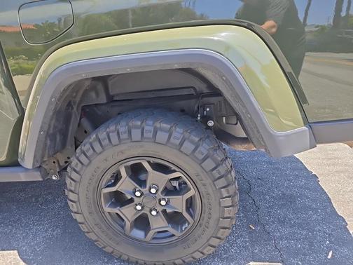2022 Jeep Gladiator Sport