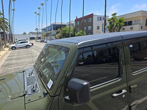2022 Jeep Gladiator Sport