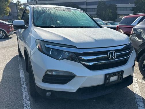 White Diamond Pearl 2018 Honda Pilot EX