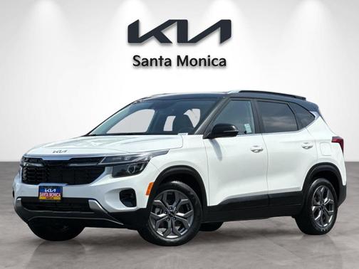 Clear White / Black Roof 2024 Kia Seltos S