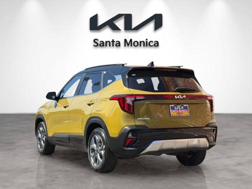 Green / Black 2024 Kia Seltos S