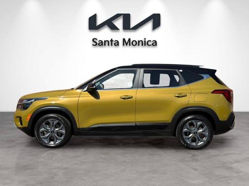 Green / Black 2024 Kia Seltos S