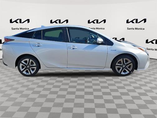2016 Toyota Prius Three Touring