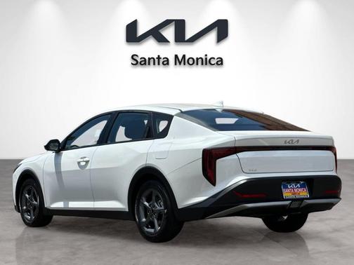 Snow White Pearl 2025 Kia K4