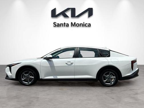 Snow White Pearl 2025 Kia K4