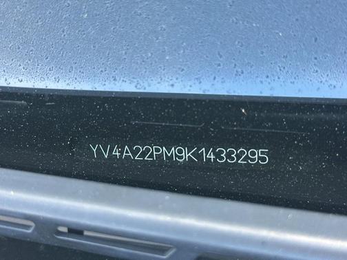 Crystal White Pearl 2019 Volvo XC90 T6 R-Design