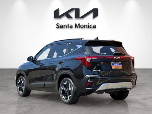 Fusion Orange 2024 Kia Seltos EX