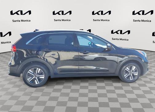2022 Kia Niro LXS