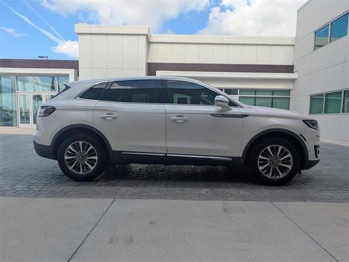 2019 Lincoln Nautilus Select