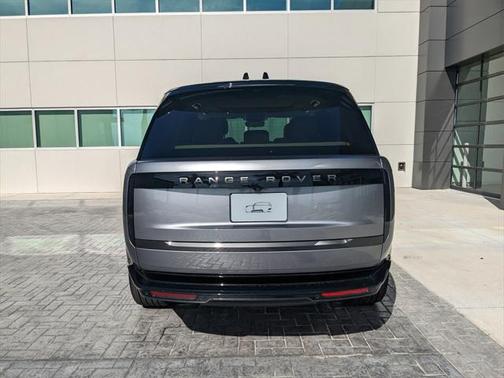 2025 Land Rover Range Rover P530 SE