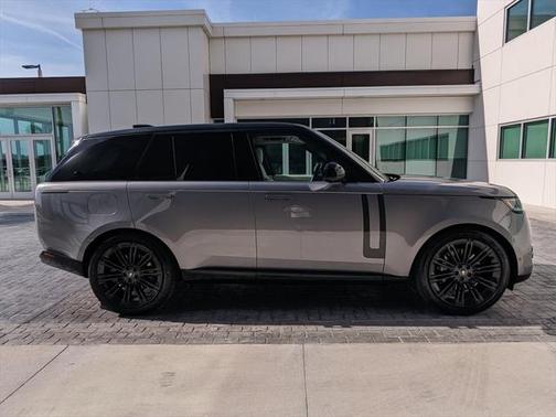 2025 Land Rover Range Rover P530 SE