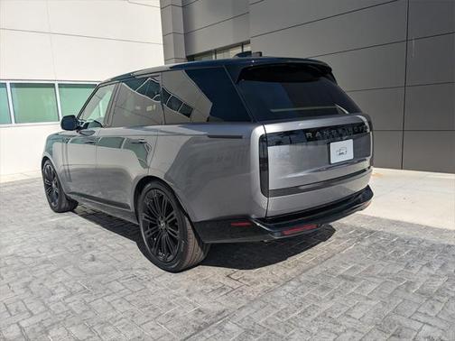 2025 Land Rover Range Rover P530 SE