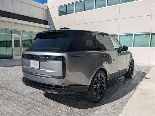 2025 Land Rover Range Rover P530 SE