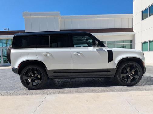 Fuji White 2026 Land Rover Defender P400 X-Dynamic SE