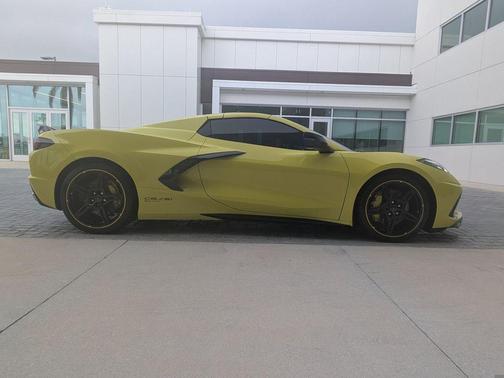 Accelerate Yellow Metallic 2022 Chevrolet Corvette Stingray w/3LT