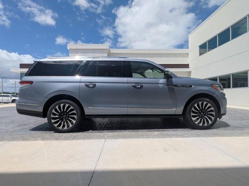 Chroma Crystal Blue Metallic Premium Colorant 2023 Lincoln Navigator Black Label