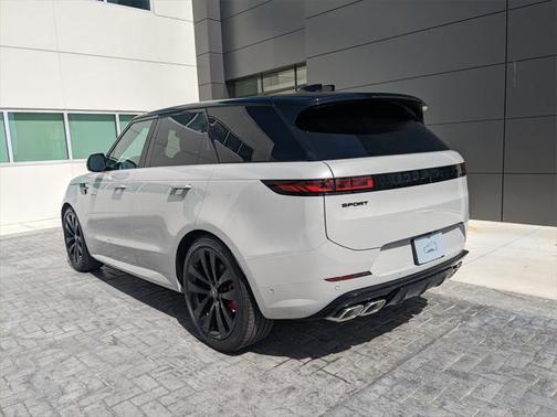 2025 Land Rover Range Rover Sport SE