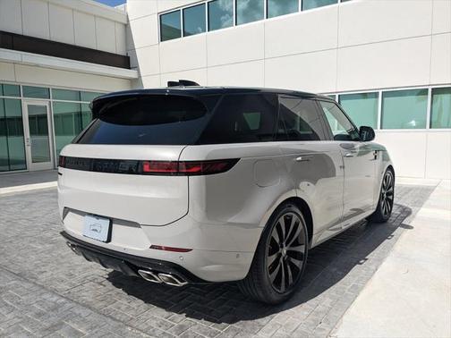 2025 Land Rover Range Rover Sport SE