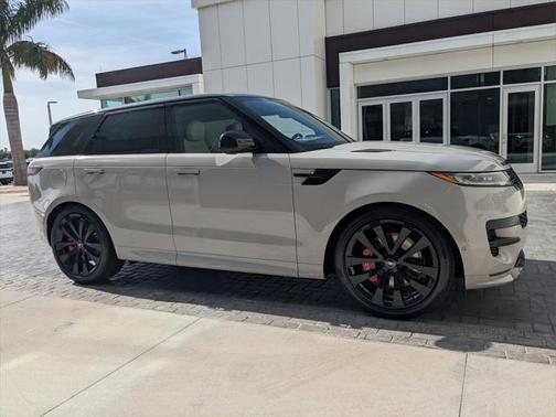 2025 Land Rover Range Rover Sport SE