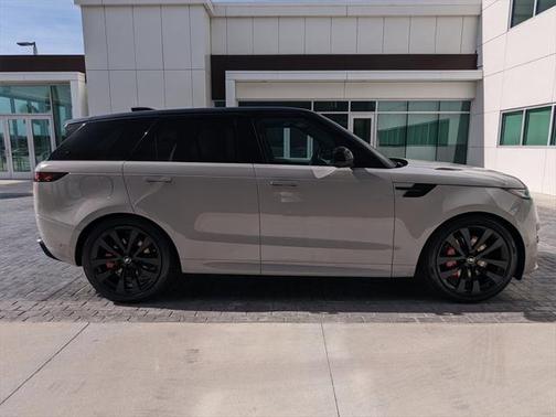 2025 Land Rover Range Rover Sport SE