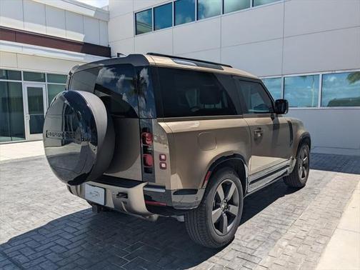 2024 Land Rover Defender 90 P400 X-Dynamic SE