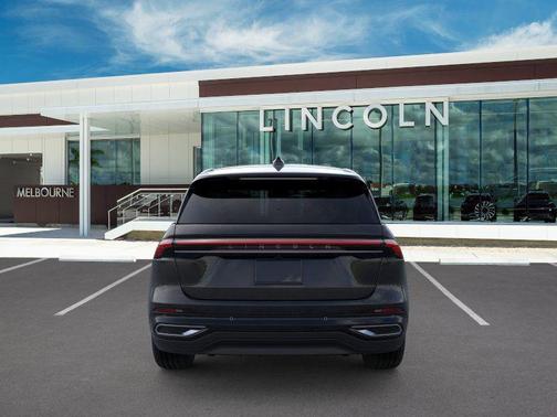 Infinite Black Metallic Clearcoat 2026 Lincoln Nautilus Premiere