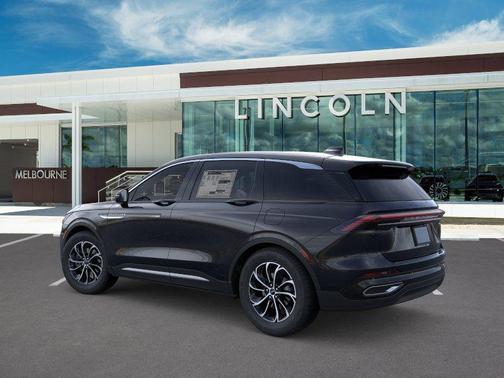 Infinite Black Metallic Clearcoat 2026 Lincoln Nautilus Premiere
