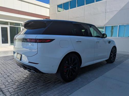 2025 Land Rover Range Rover Sport SE