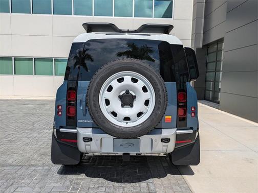2025 Land Rover Defender 110 P300