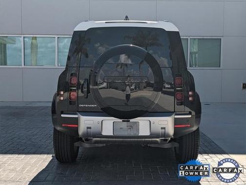 2025 Land Rover Defender 110 P300
