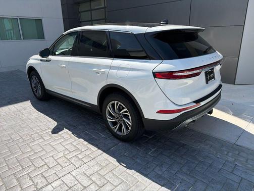 White Metallic 2023 Lincoln Corsair Standard