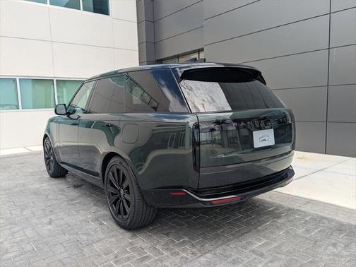 2025 Land Rover Range Rover P550e SE