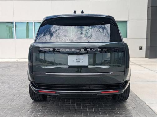 2025 Land Rover Range Rover P550e SE