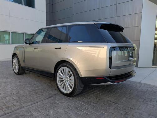 2025 Land Rover Range Rover P530 SE