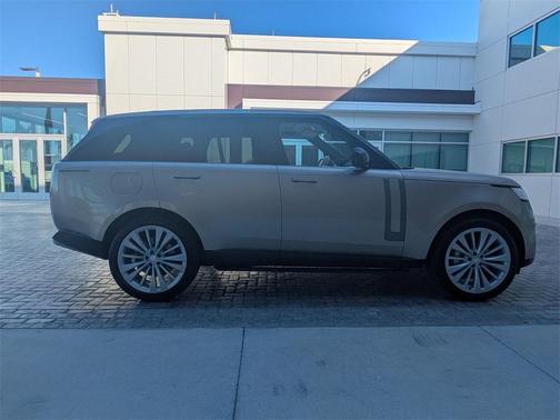 2025 Land Rover Range Rover P530 SE