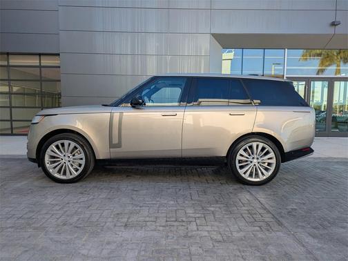 2025 Land Rover Range Rover P530 SE