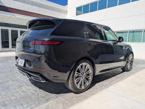 2026 Land Rover Range Rover Sport SE