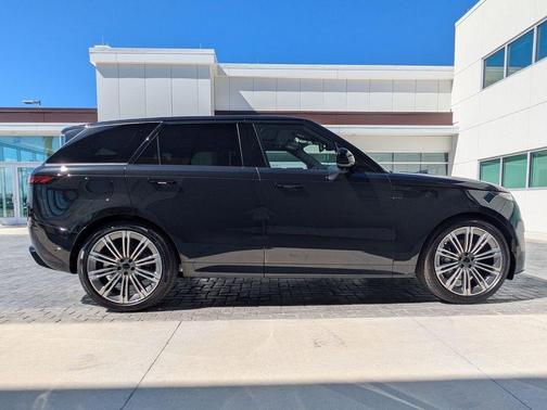 2026 Land Rover Range Rover Sport SE