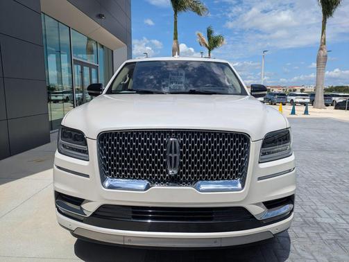 White Platinum Clearcoat Metallic 2019 Lincoln Navigator L Reserve