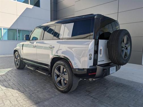 2026 Land Rover Defender P400 X-Dynamic SE