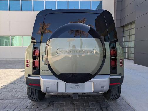 2025 Land Rover Defender 110 P300