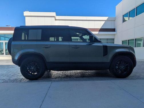 2025 Land Rover Defender 110 P300