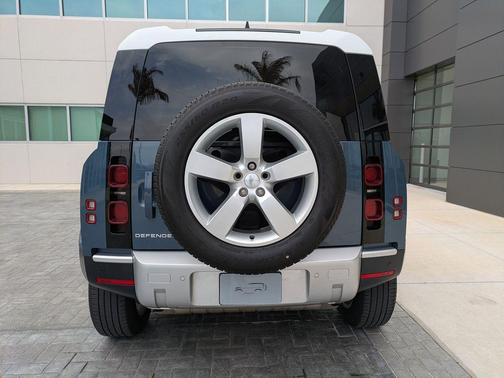 2025 Land Rover Defender 110 P300