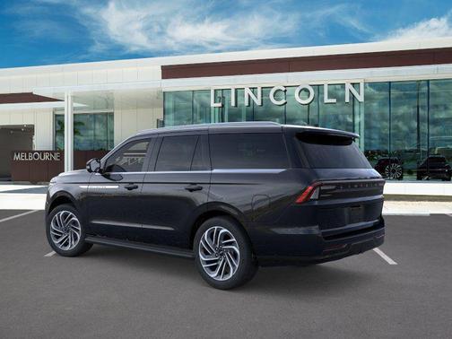 Infinite Black Metallic Clearcoat 2026 Lincoln Navigator Premiere