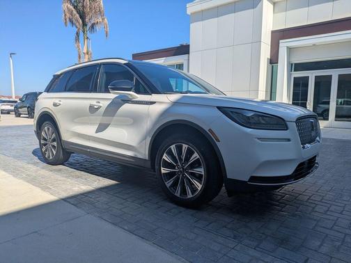 Pristine White Metallic Tri-Coat 2022 Lincoln Corsair Reserve