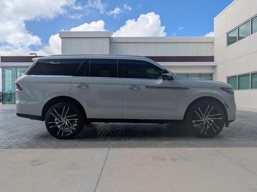 2025 Lincoln Navigator Reserve
