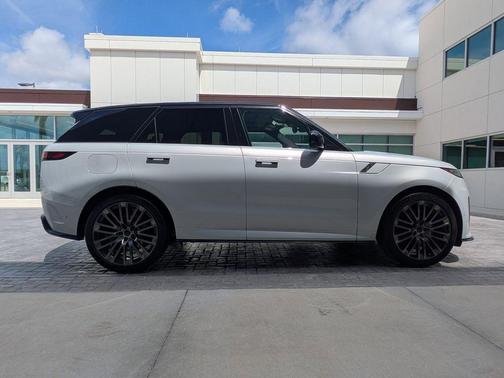 Frost 2026 Land Rover Range Rover Sport P635 SV