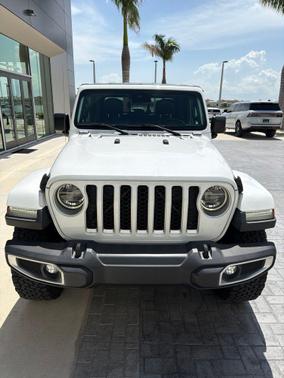 Bright White Clearcoat 2020 Jeep Gladiator Overland