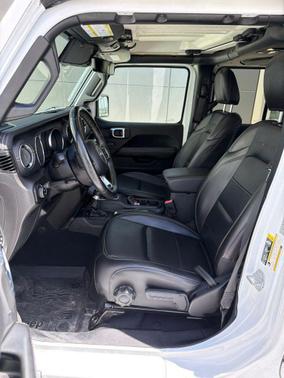 Bright White Clearcoat 2020 Jeep Gladiator Overland