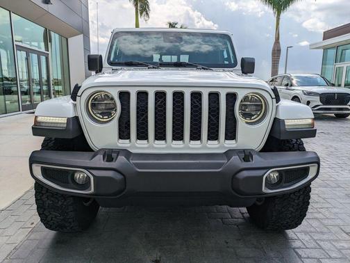 Bright White Clearcoat 2020 Jeep Gladiator Overland